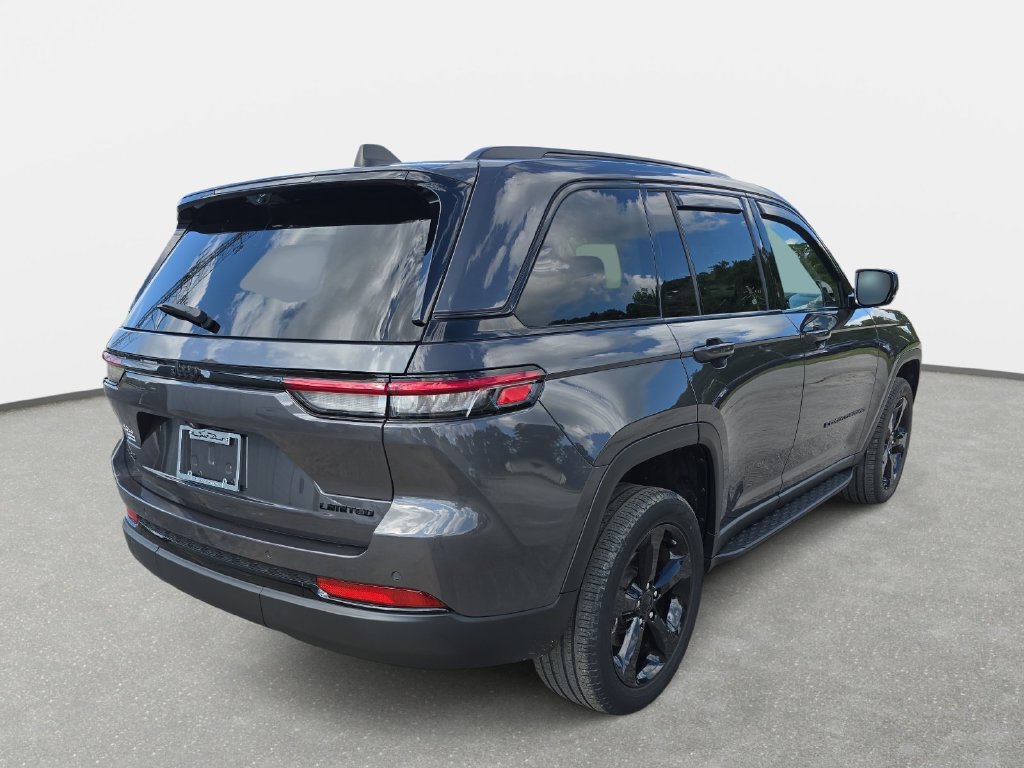 Used 2023 Jeep Grand Cherokee Limited w/ Luxury Tech Group II AWD/4WD image 5