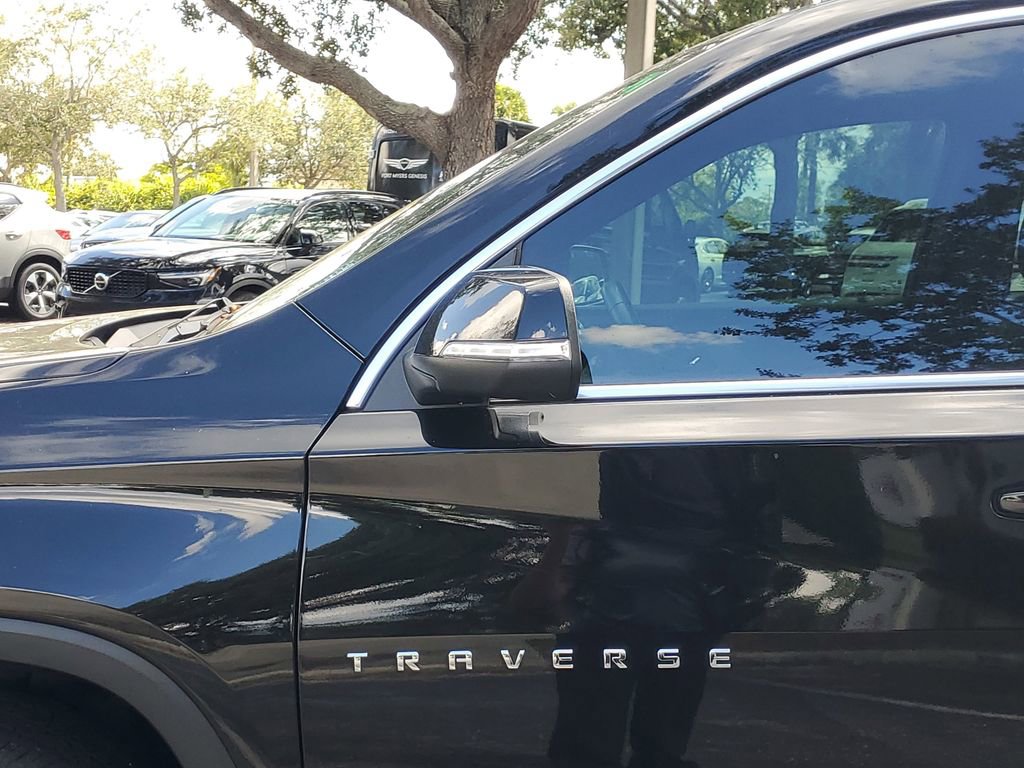 Used 2023 Chevrolet Traverse LT image 11
