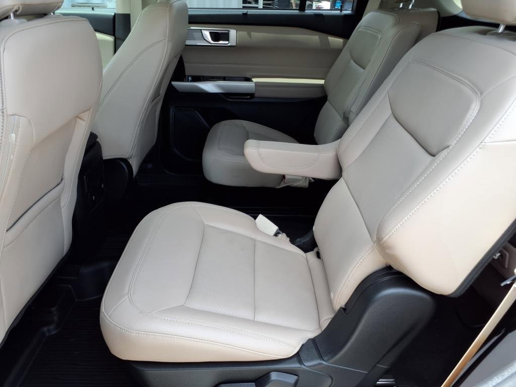 Used 2022 Ford Explorer Limited w/ Equipment Group 301A image 11