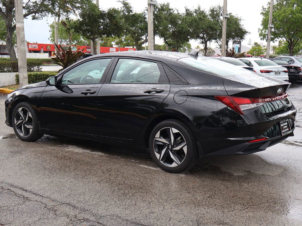 Used 2023 Hyundai Elantra SEL w/ Convenience Package FWD image 8
