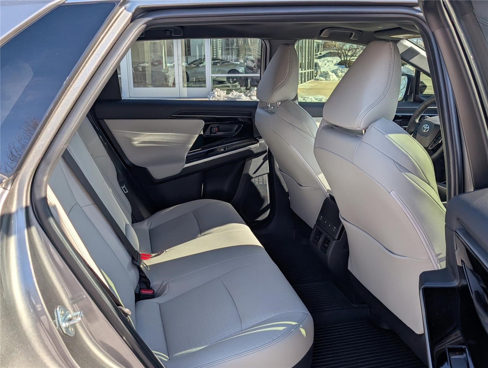 Used 2024 Toyota bZ4X Limited image 12