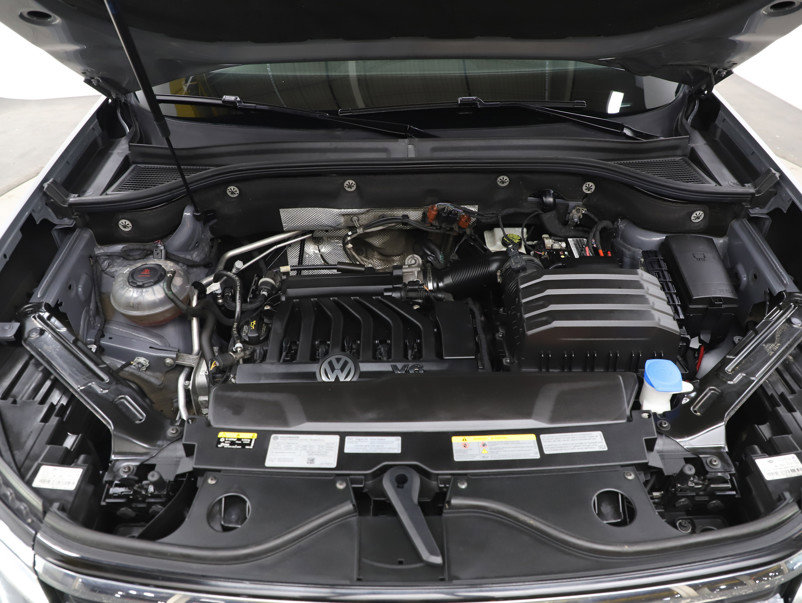 Used 2022 Volkswagen Atlas Cross Sport SEL R-Line image 32