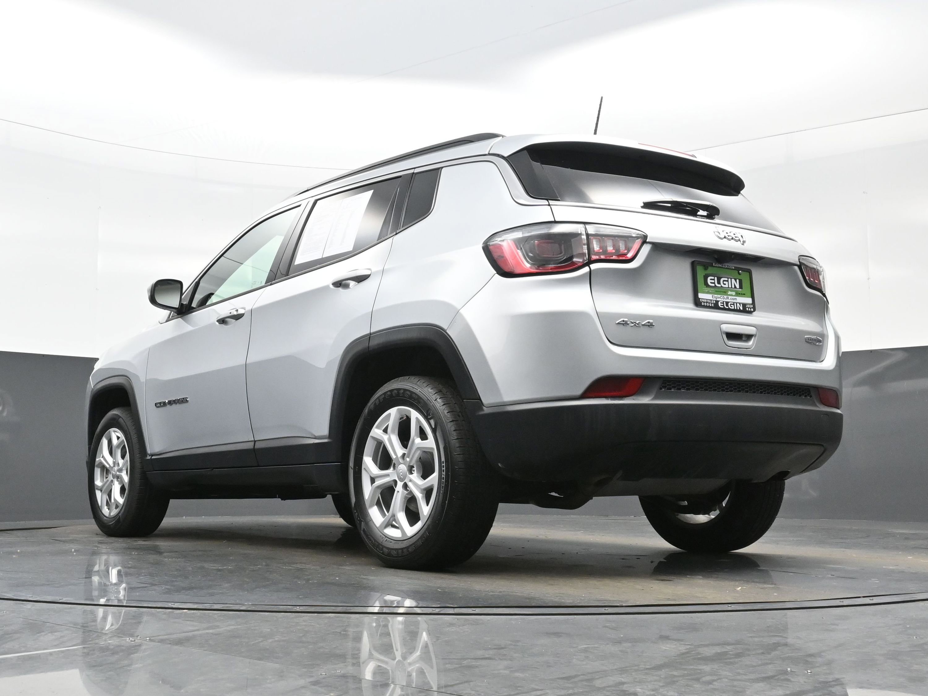 Used 2024 Jeep Compass Latitude AWD/4WD image 26