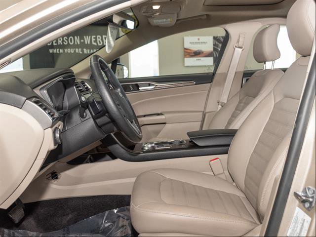 Used 2017 Ford Fusion SE w/ Fusion SE Technology Package image 9