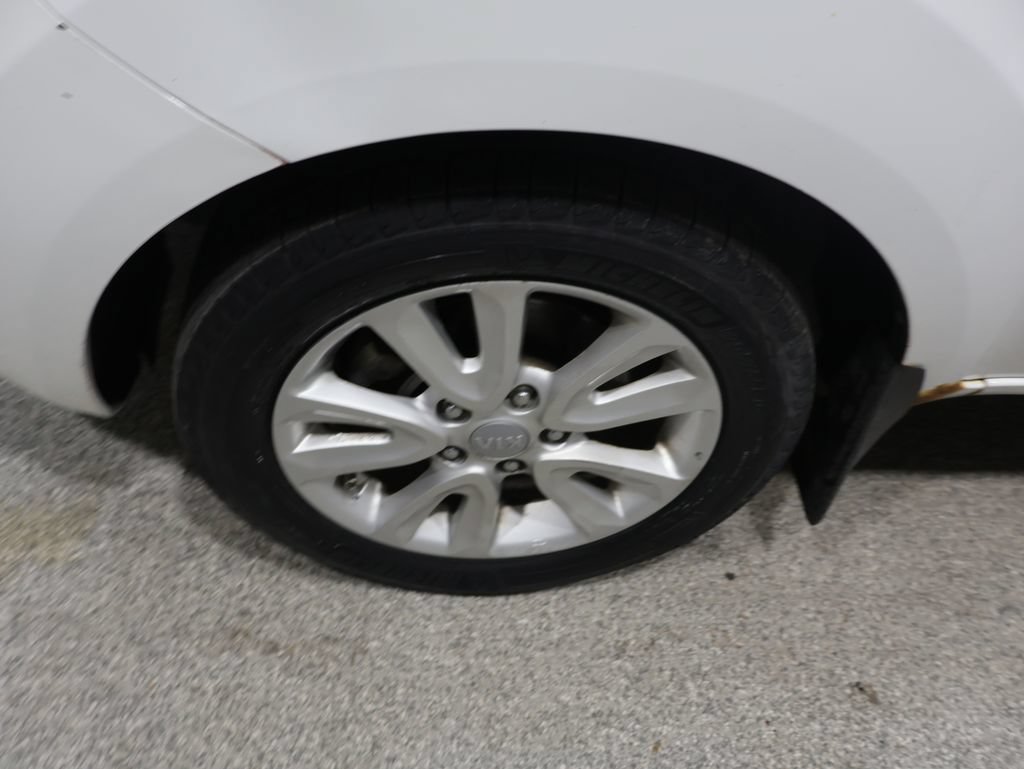 Used 2013 Kia Soul + FWD image 10