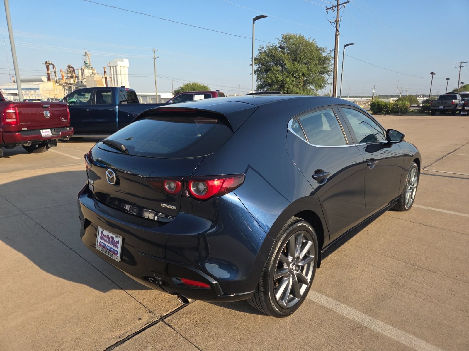 Used 2023 MAZDA MAZDA3 s FWD image 5