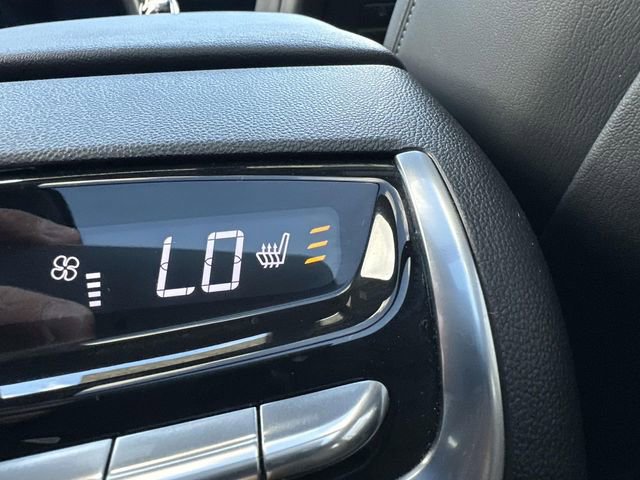 Certified 2024 Cadillac XT6 Premium Luxury w/ LPO, Floor Liner Package AWD/4WD image 37