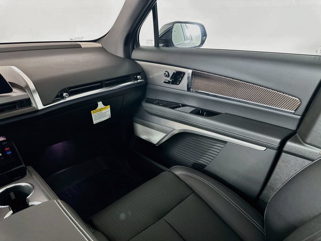 New 2026 Cadillac Vistiq Luxury w/ LPO, Floor Liner Package AWD/4WD image 30