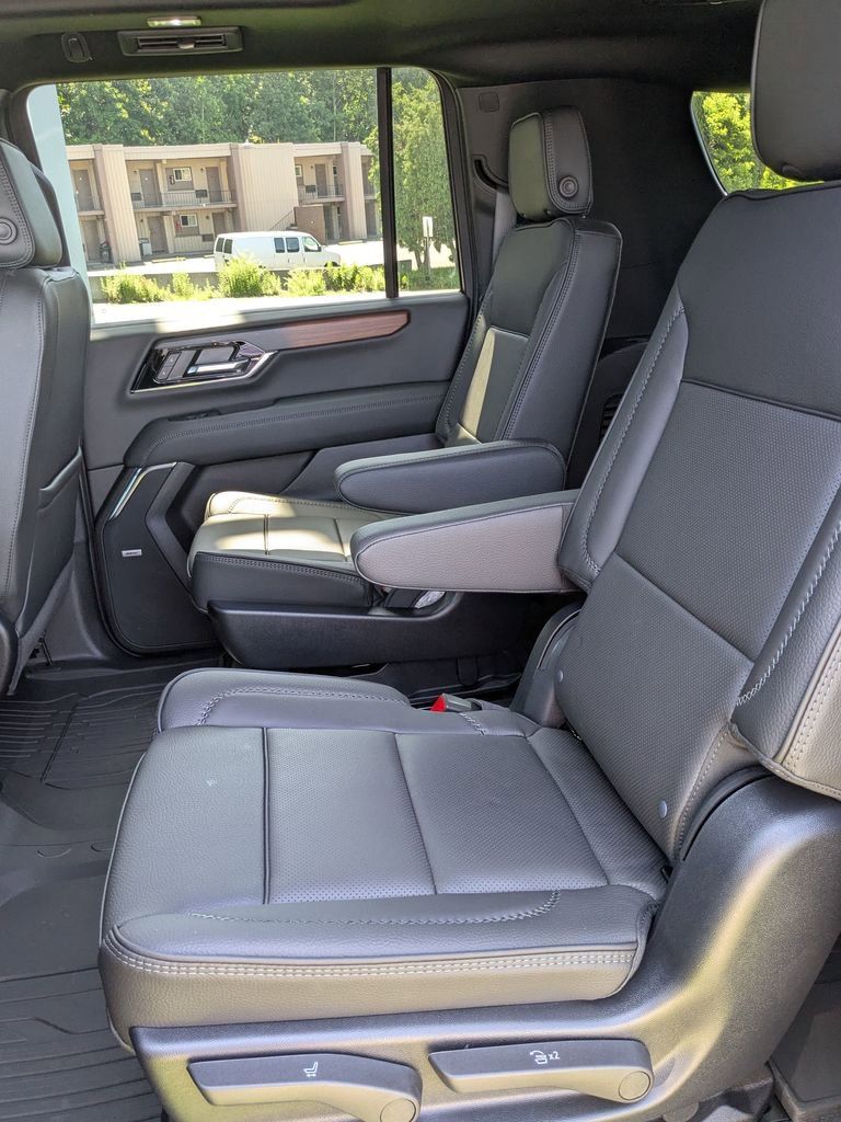 New 2025 GMC Yukon XL Denali w/ Sun & Power Step Package image 10
