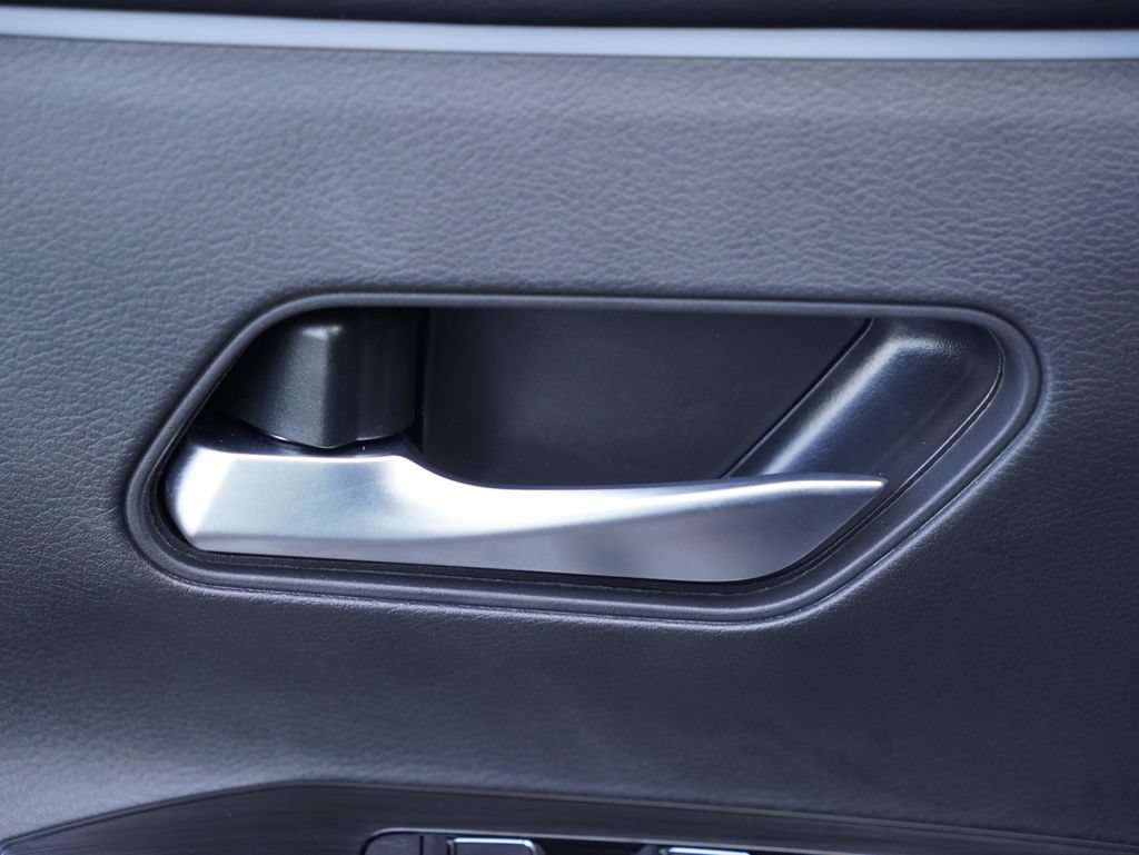 New 2026 Nissan Kicks SR FWD image 8