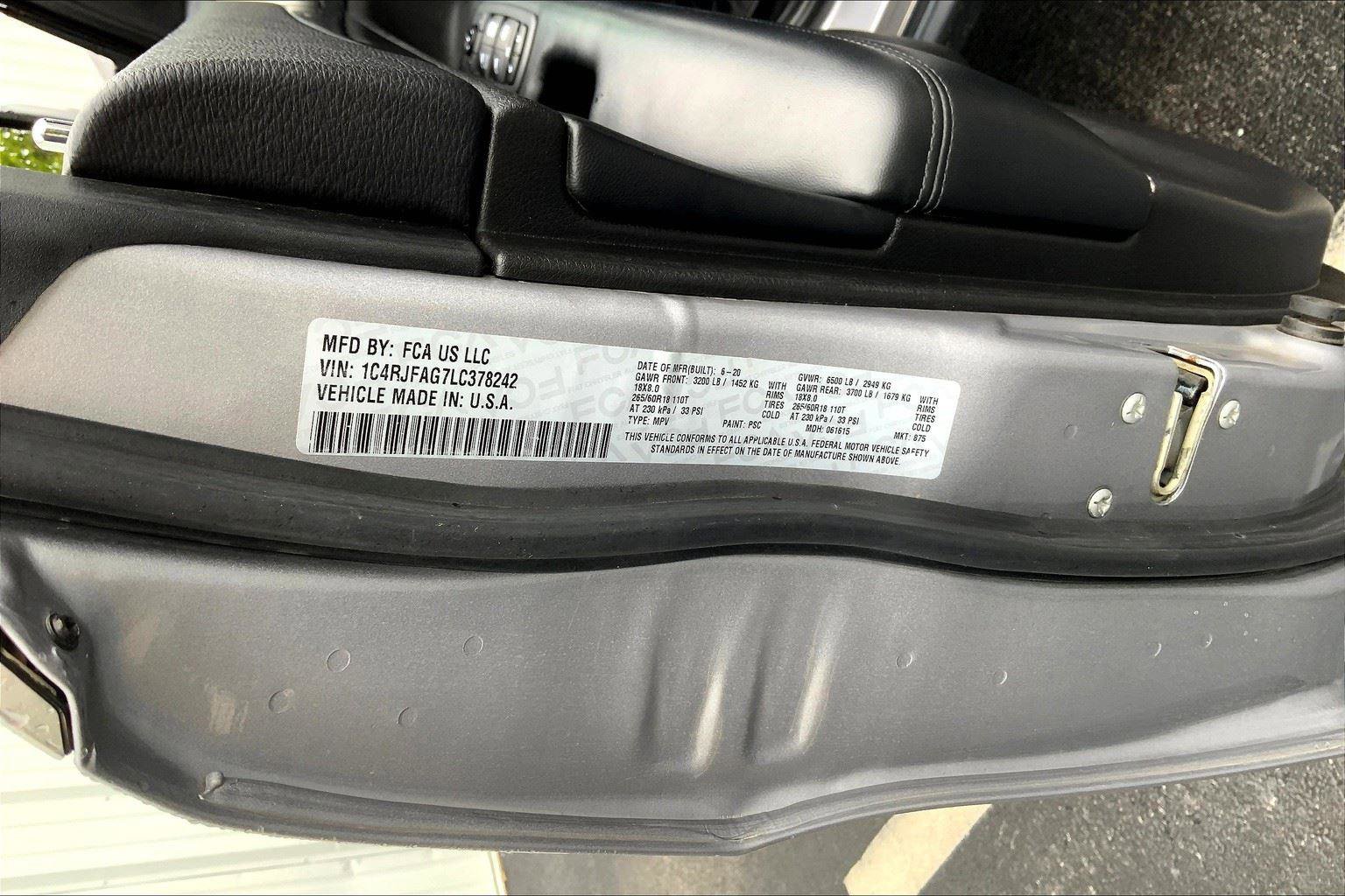 Used 2020 Jeep Grand Cherokee Laredo w/ Quick Order Package 2BN North image 31