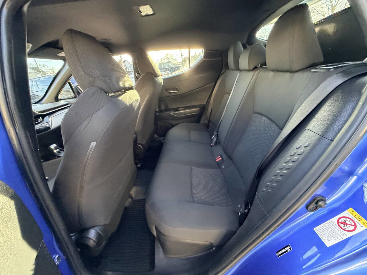 Used 2018 Toyota C-HR XLE 4dr Crossover image 31