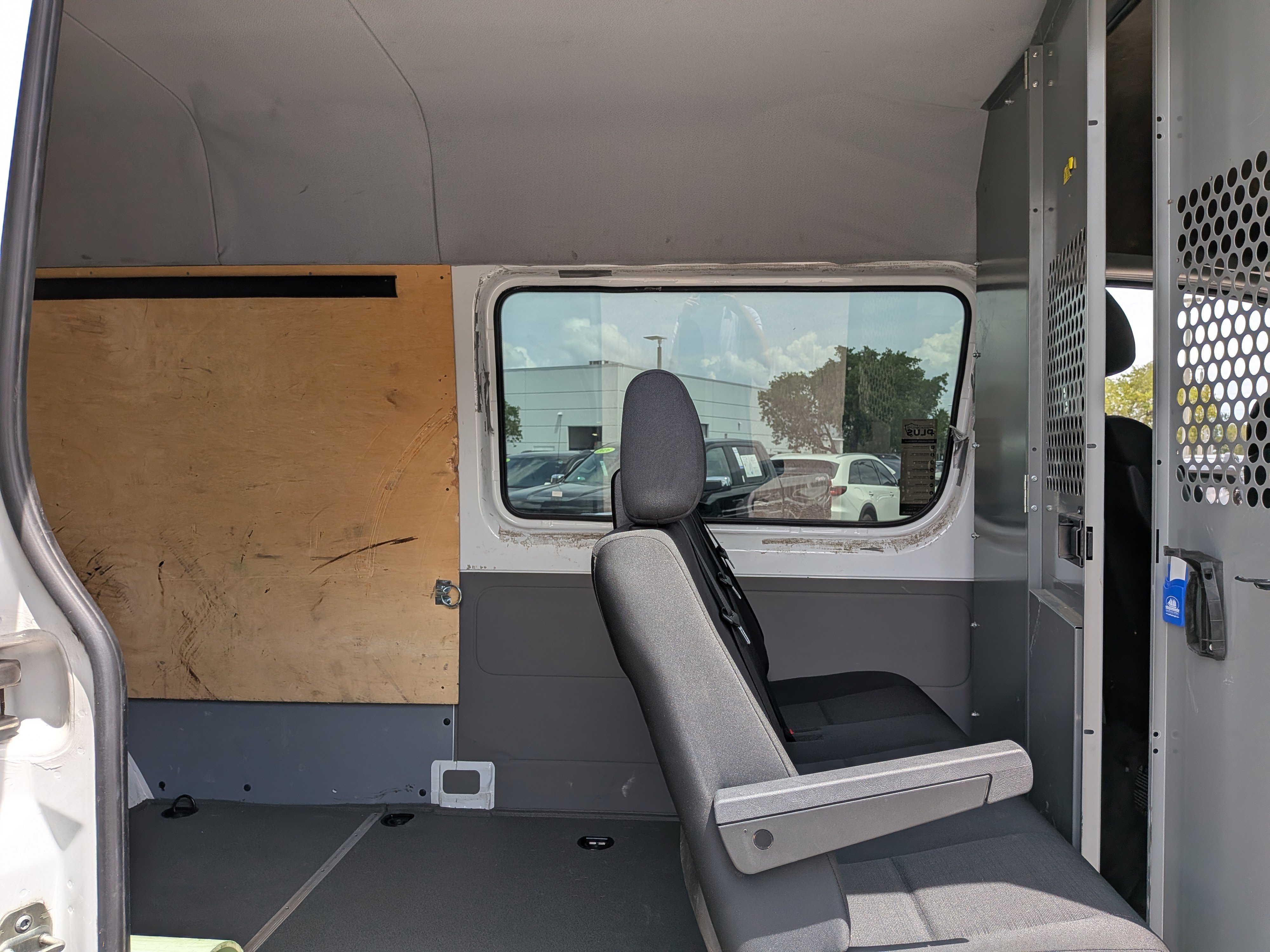 Used 2017 Mercedes-Benz Sprinter 2500 image 14