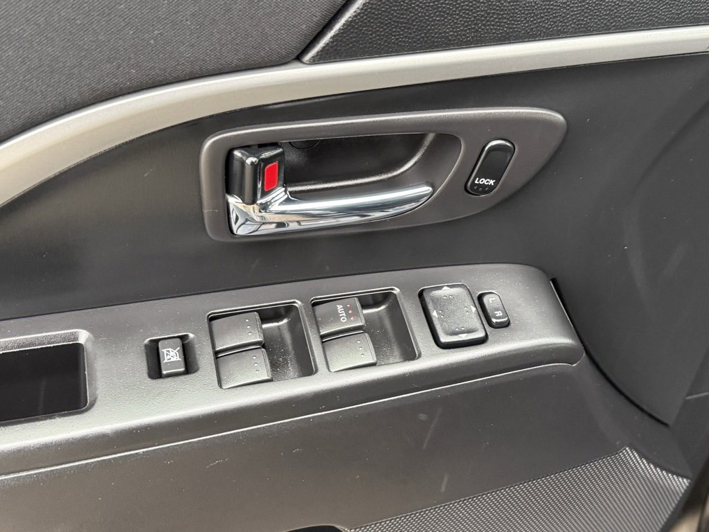 Used 2012 MAZDA MAZDA5 Sport image 11