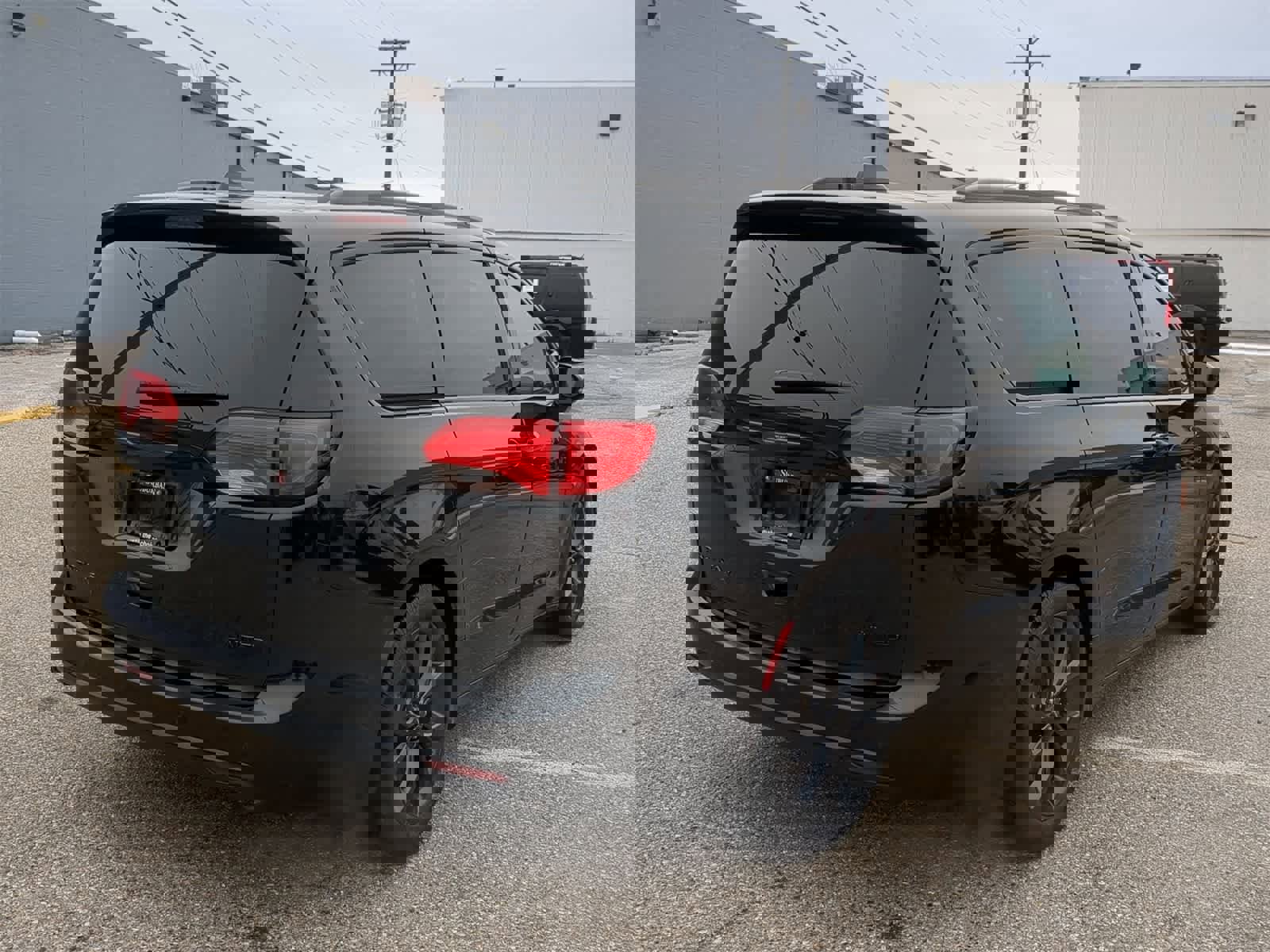 Certified 2019 Chrysler Pacifica Limited w/ S Appearance Package image 14