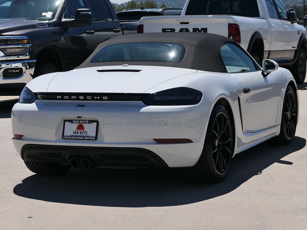 Used 2024 Porsche 718 Boxster RWD image 2