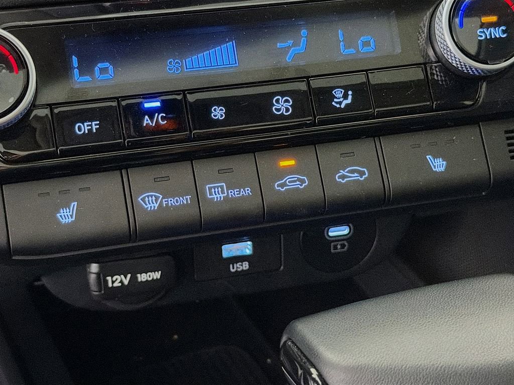 Used 2025 Hyundai Elantra SEL FWD image 24
