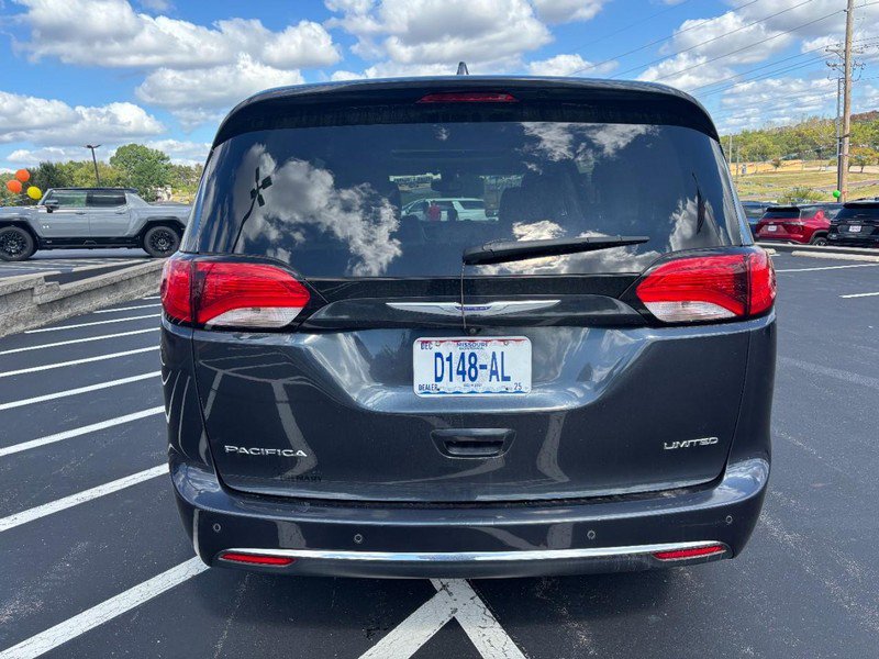 Used 2020 Chrysler Pacifica Limited image 5