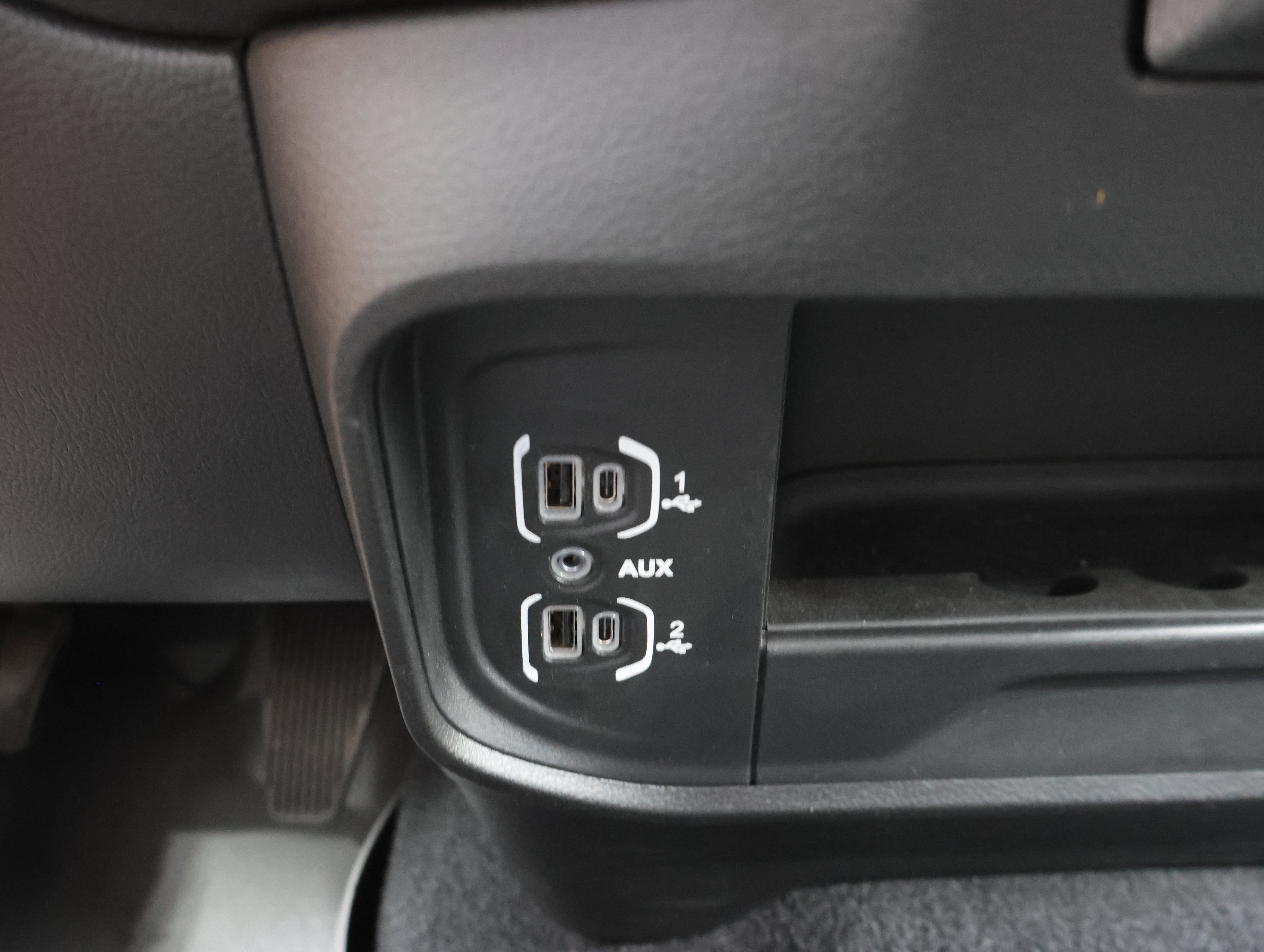 Used 2024 RAM 3500 Tradesman w/ Chrome Appearance Group AWD/4WD image 44