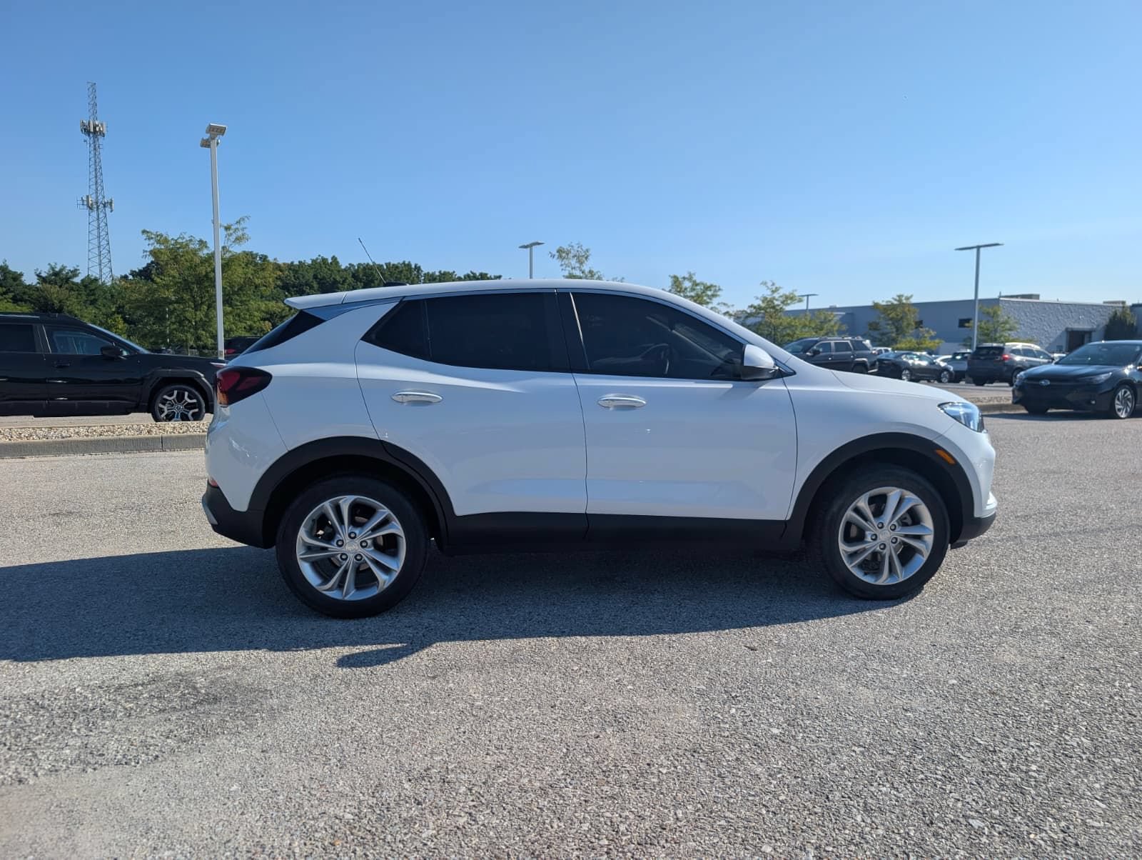 Used 2022 Buick Encore GX Preferred w/ Cold Weather Comfort Package AWD/4WD image 17