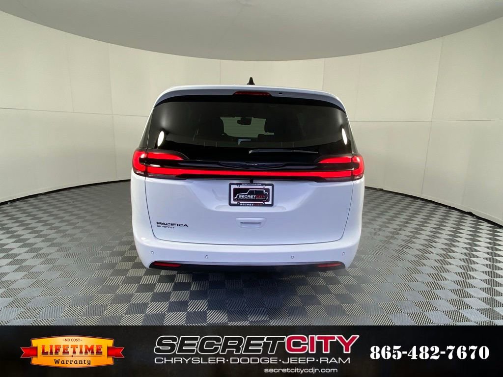 New 2026 Chrysler Pacifica Select image 6