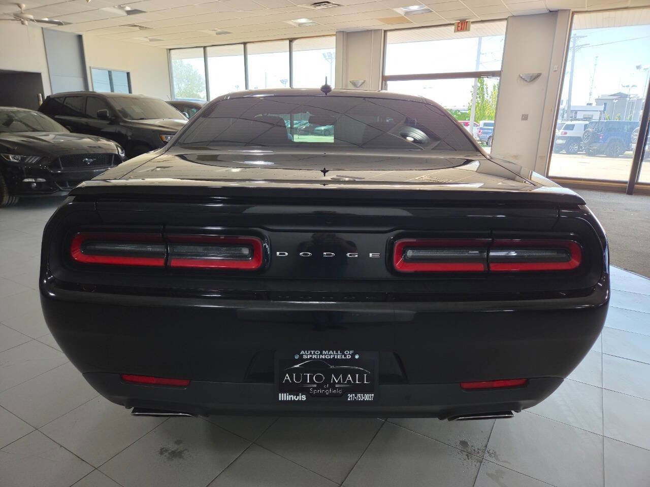 Used 2016 Dodge Challenger R/T w/ Driver Convenience Group RWD image 6
