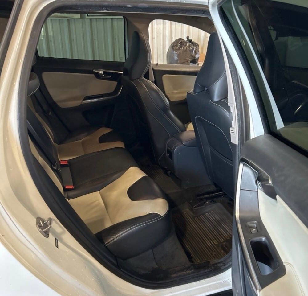 Used 2017 Volvo XC60 T6 Dynamic w/ Preferred Option Package AWD/4WD image 7