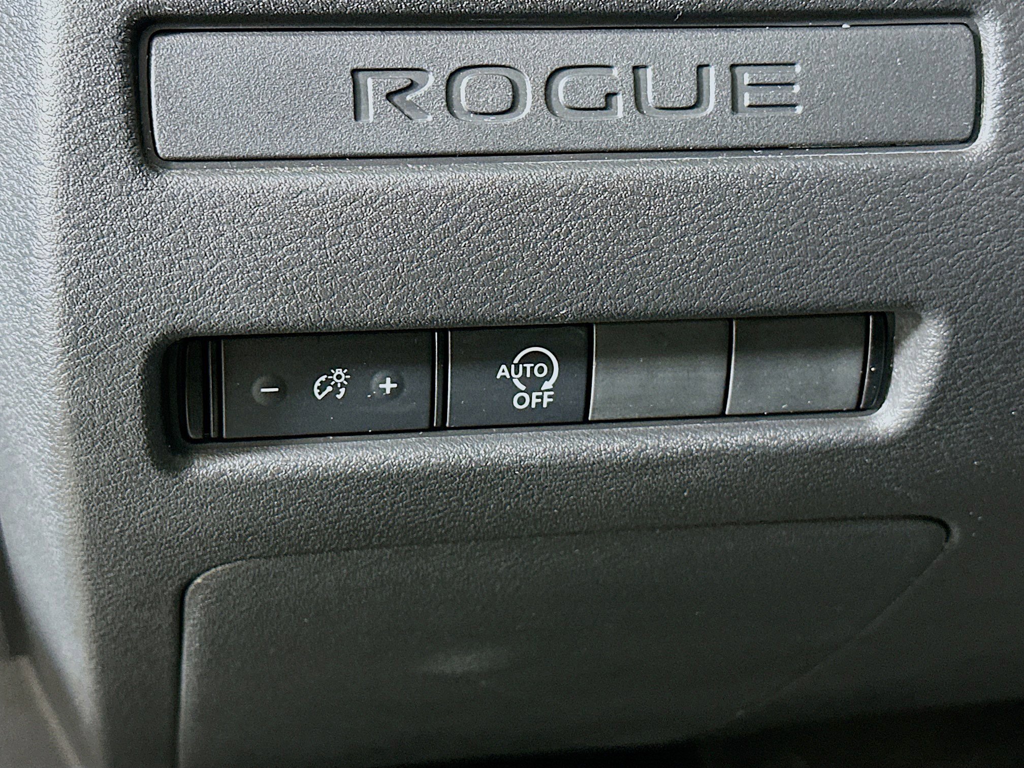 Used 2023 Nissan Rogue S image 17