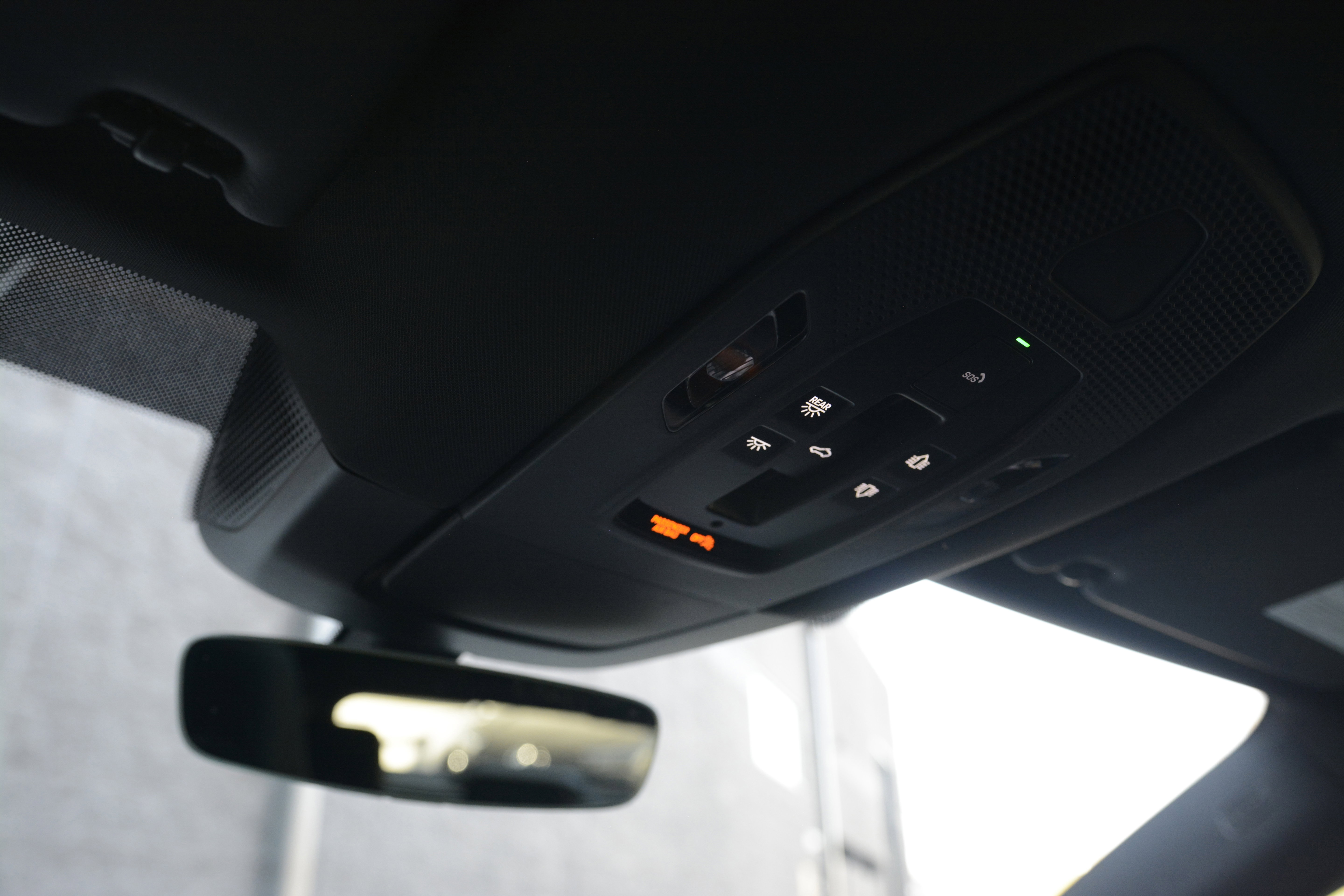 Certified 2025 Porsche Macan Electric image 23