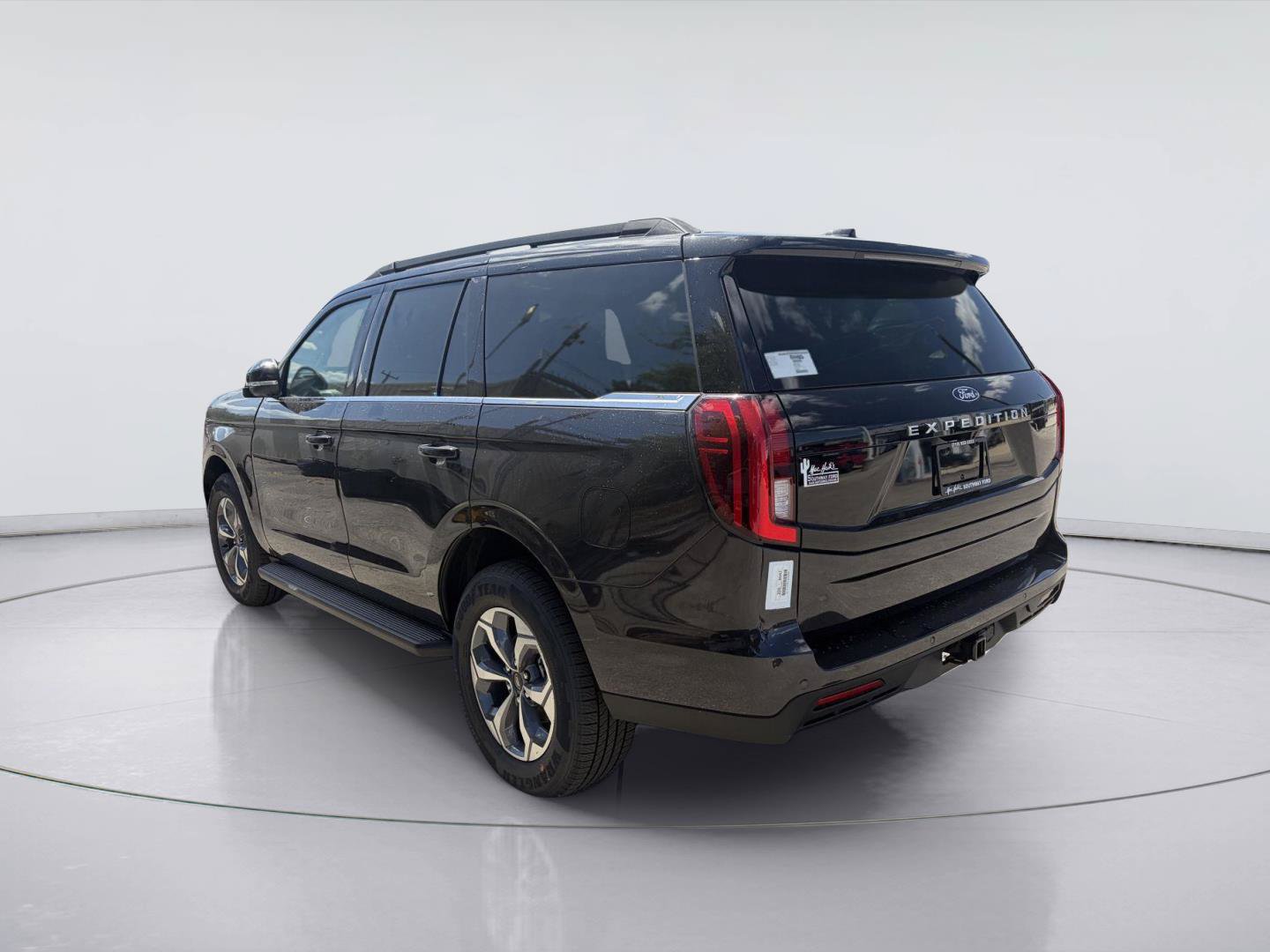 New 2027 Ford Expedition Active RWD image 3