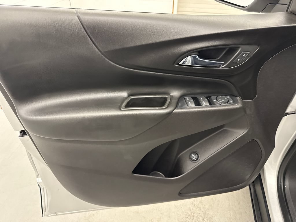 Used 2019 Chevrolet Equinox LT AWD/4WD image 11