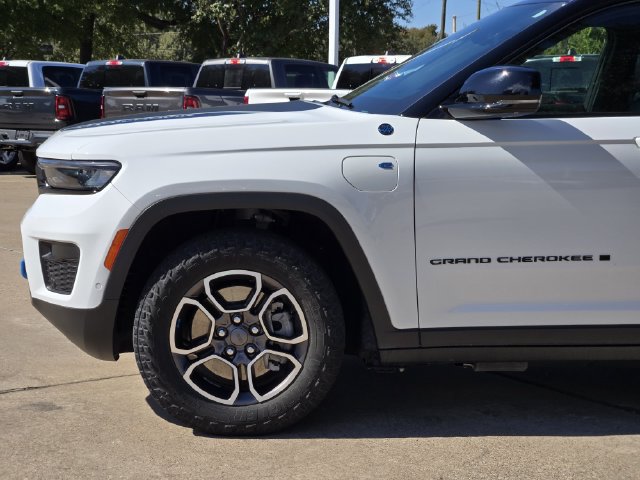 Used 2023 Jeep Grand Cherokee Trailhawk w/ Advanced Protech Group II AWD/4WD image 9