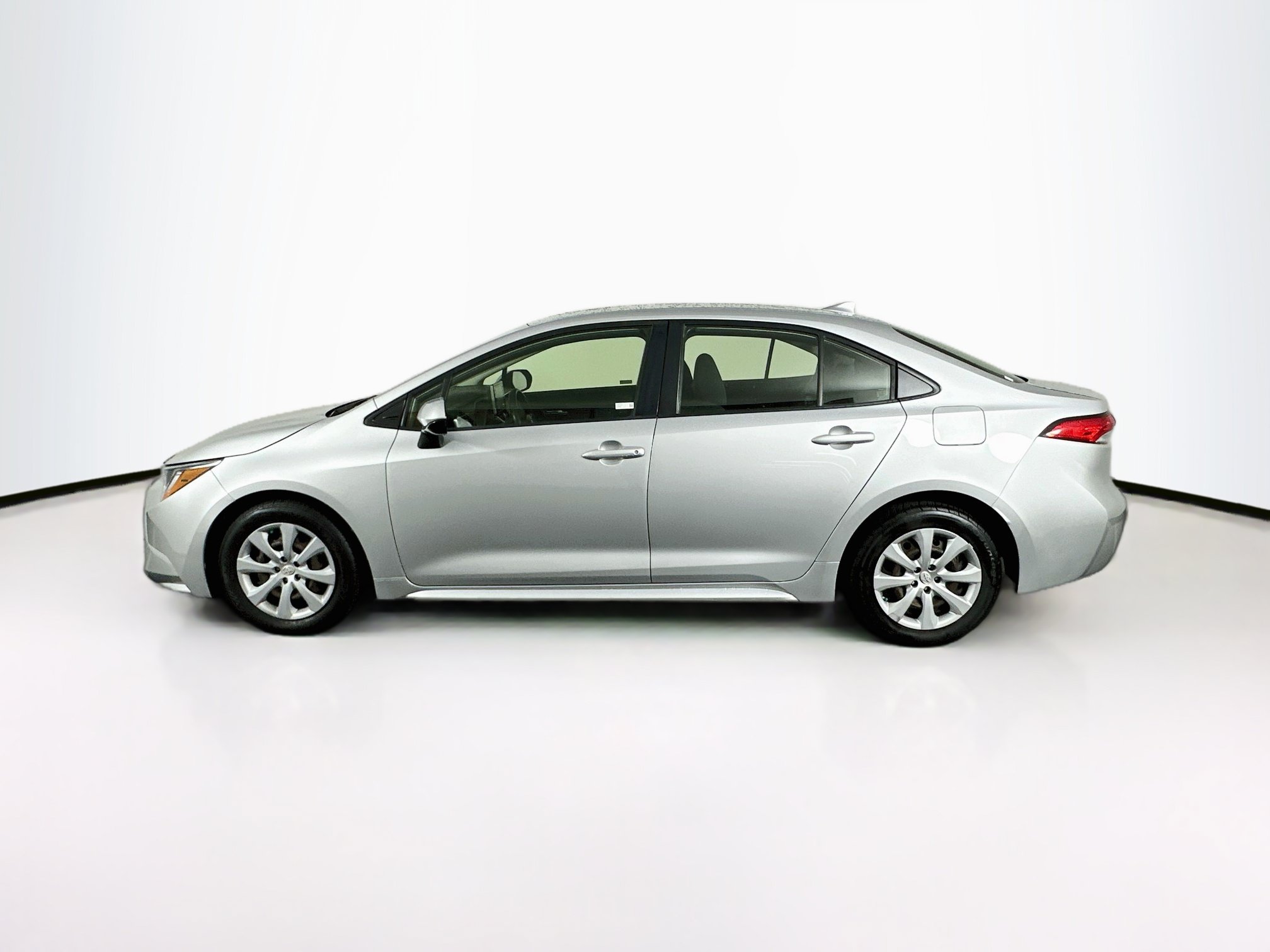 Used 2020 Toyota Corolla LE FWD image 4