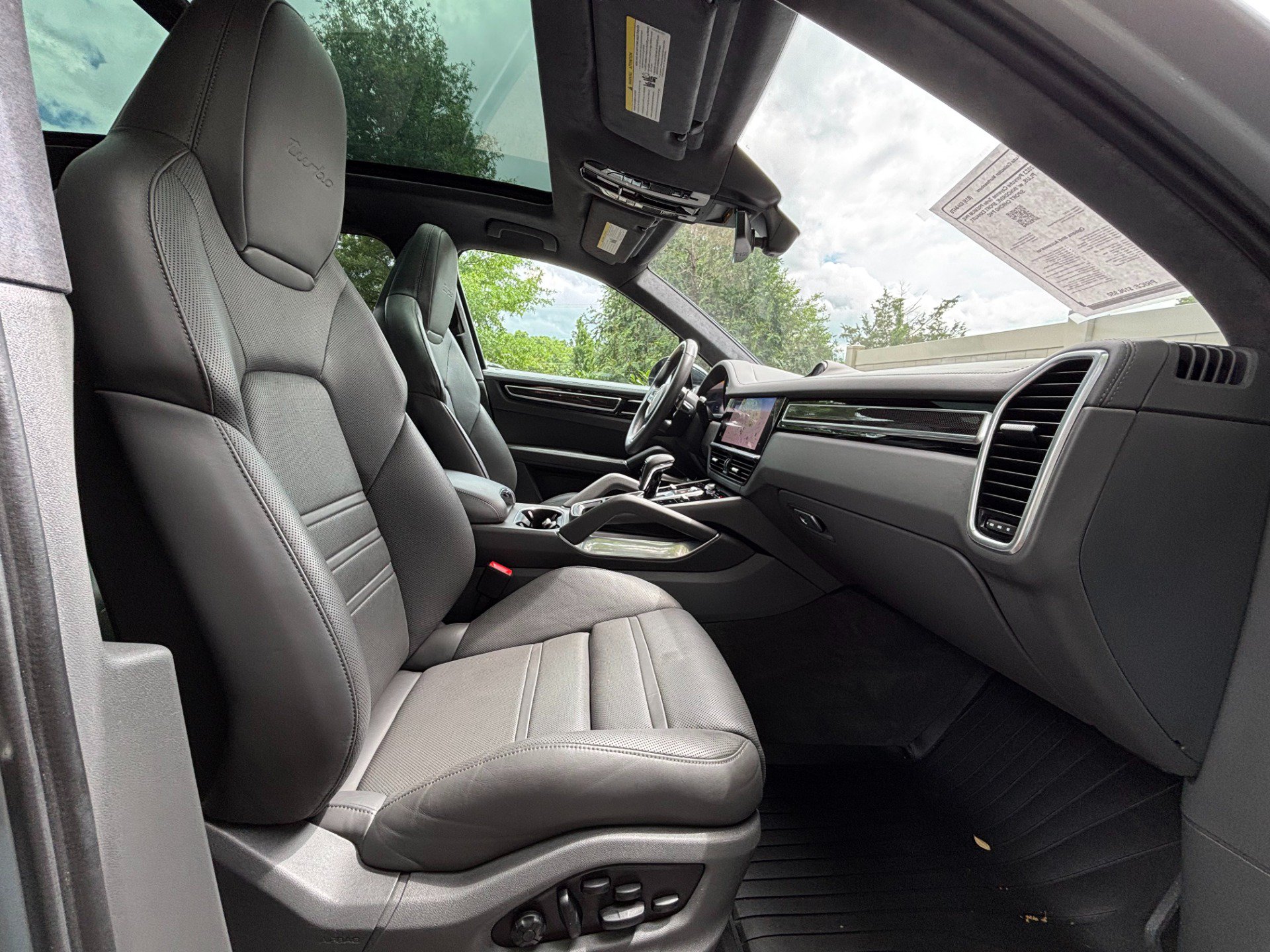 Used 2023 Porsche Cayenne Turbo AWD/4WD image 37