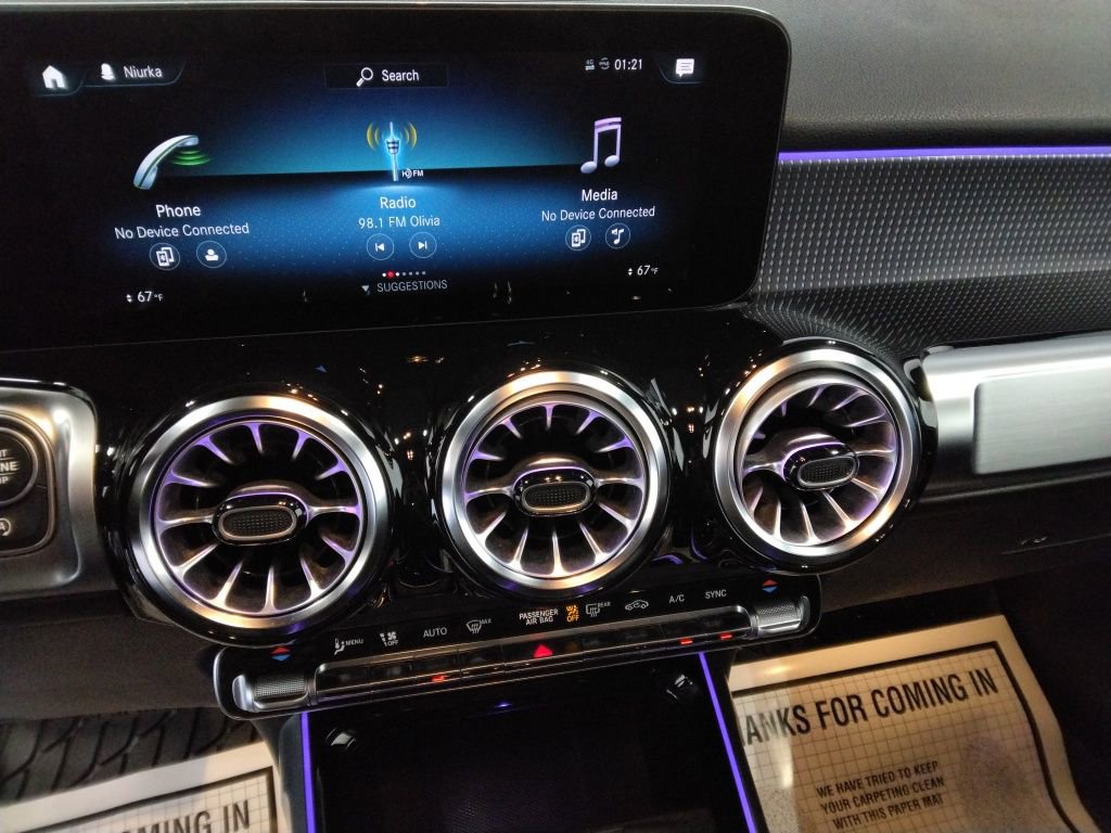 Used 2022 Mercedes-Benz GLB 250 w/ Premium Package Lite image 20