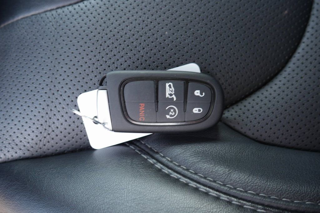 Used 2022 Jeep Cherokee Limited image 12