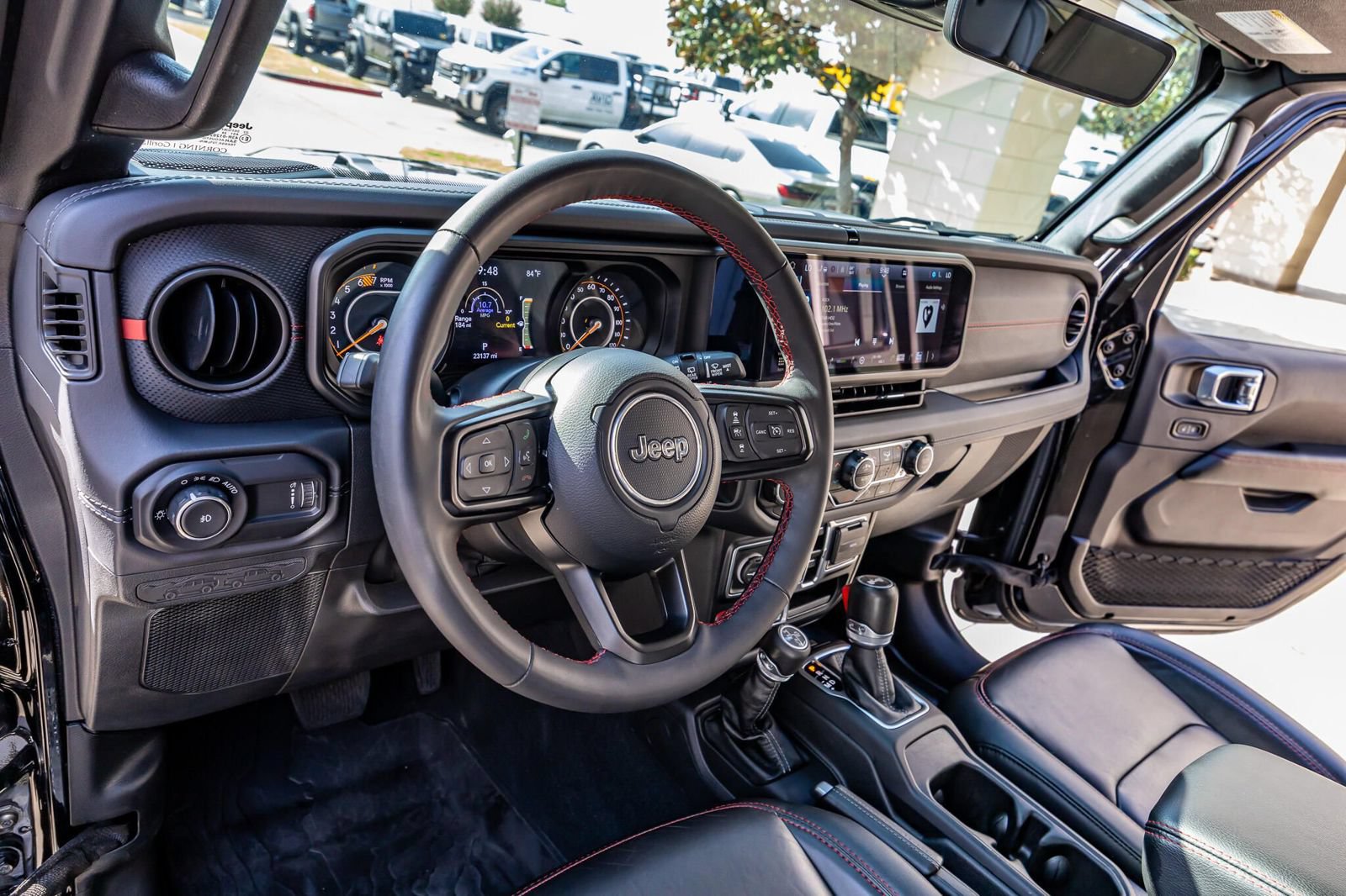 Used 2024 Jeep Wrangler Unlimited Rubicon AWD/4WD image 17