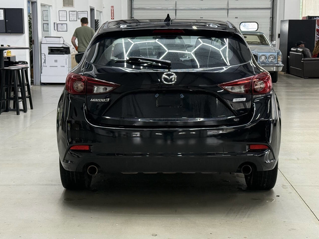 Used 2018 MAZDA MAZDA3 Touring FWD image 3