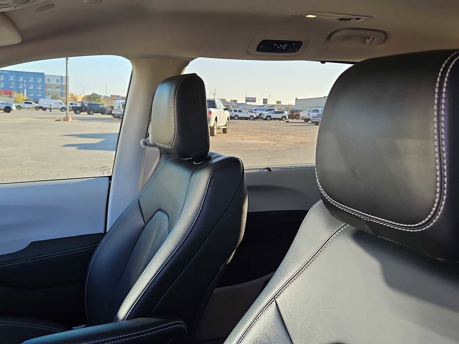 Used 2024 Chrysler Pacifica Touring-L image 18