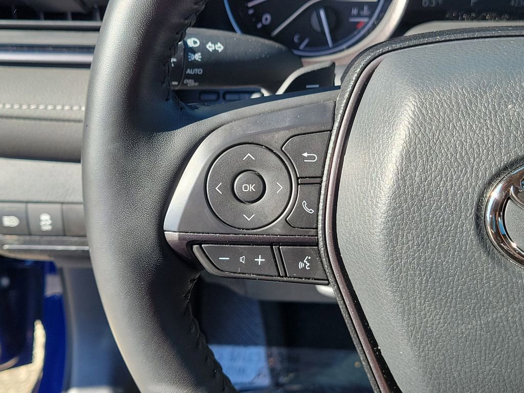 Used 2023 Toyota Camry SE w/ Cold Weather Package image 21