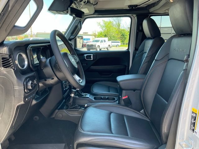 Used 2024 Jeep Wrangler Unlimited Sahara w/ Technology Group AWD/4WD image 2