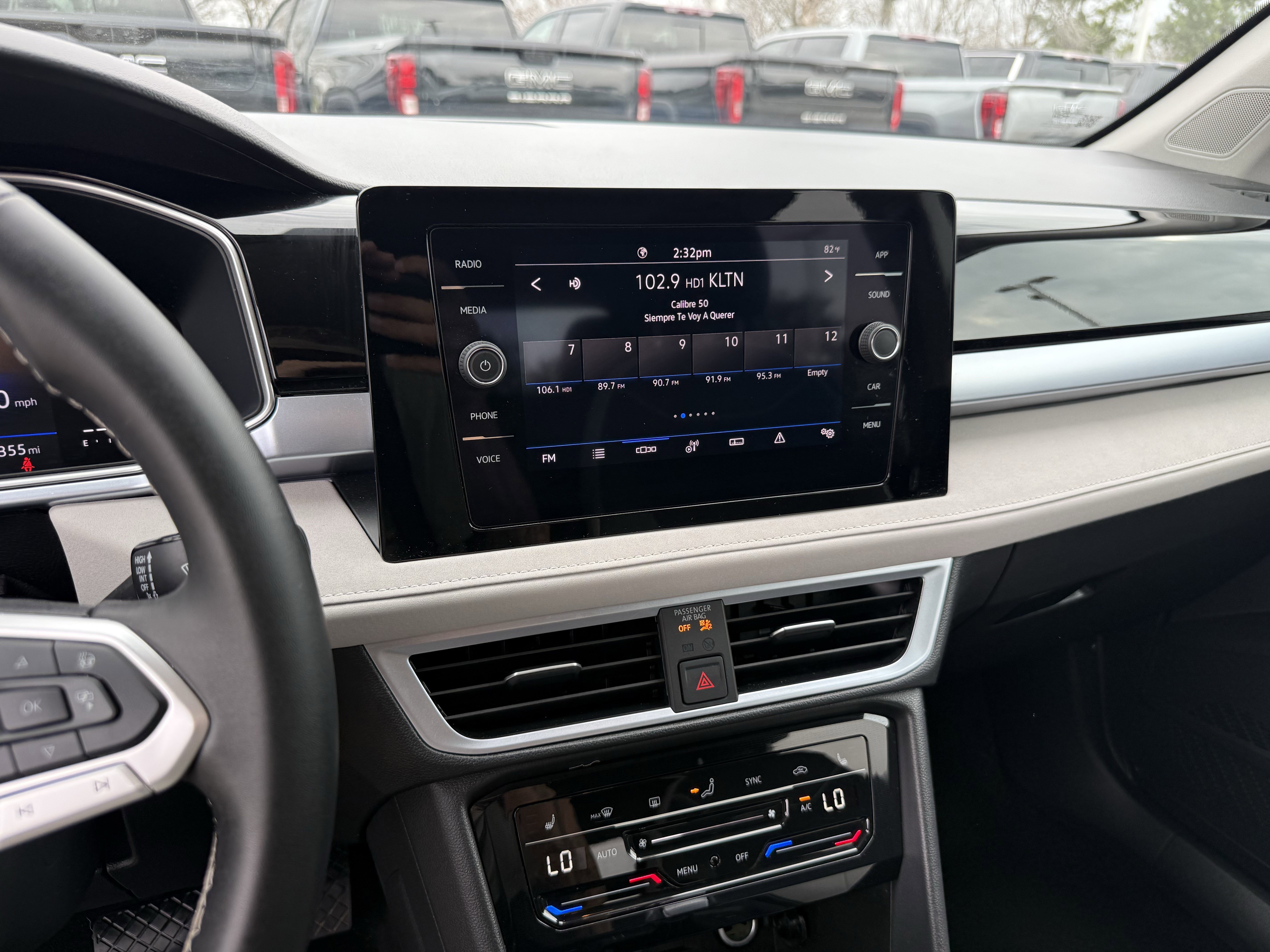 Used 2025 Volkswagen Taos SE image 18