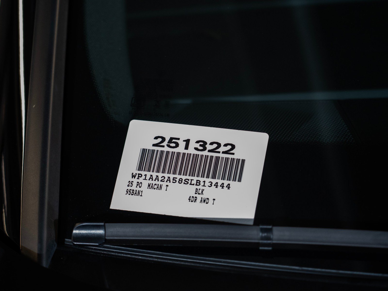Certified 2025 Porsche Macan Turbo AWD/4WD image 27