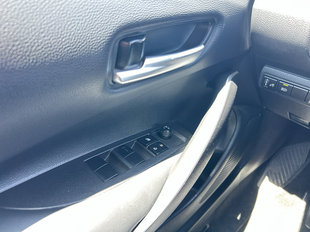 Used 2022 Toyota Corolla SE w/ SE Premium Package image 17