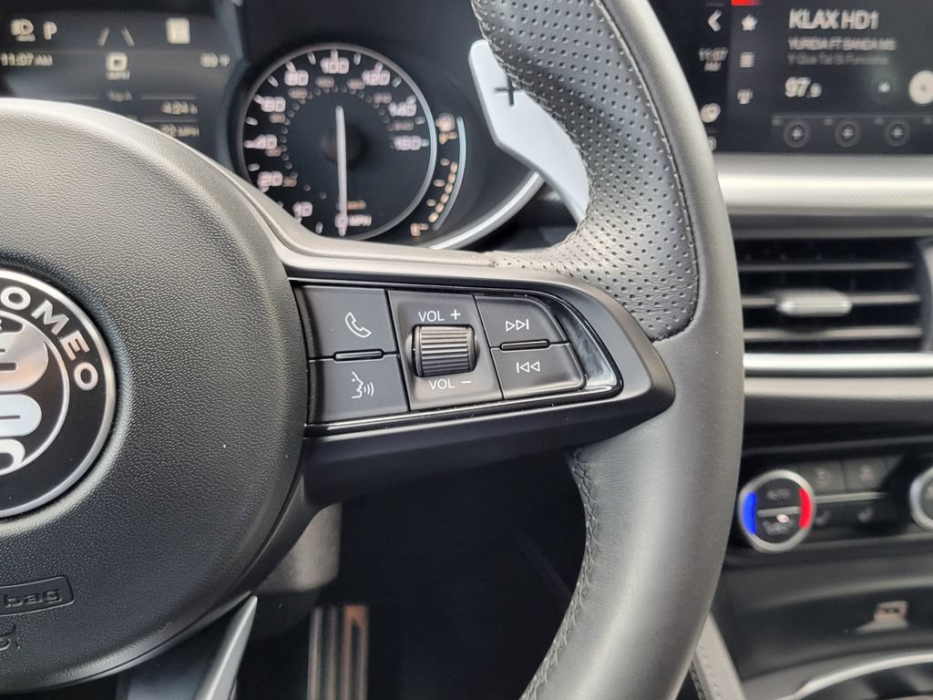 Used 2023 Alfa Romeo Stelvio Veloce AWD/4WD image 6