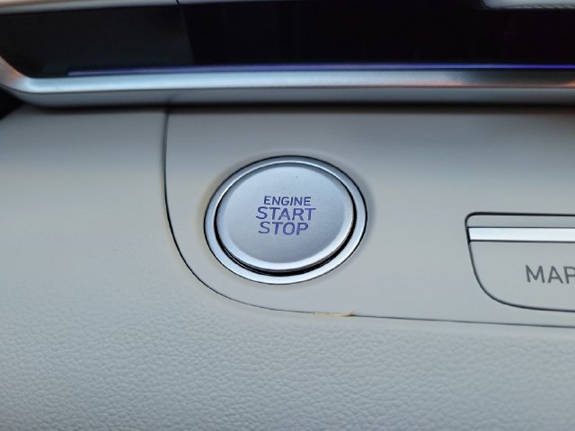 Used 2025 Hyundai Elantra Limited FWD image 26