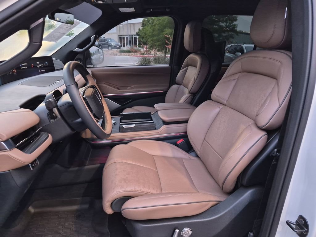 Used 2025 Lincoln Navigator L Black Label AWD/4WD image 21