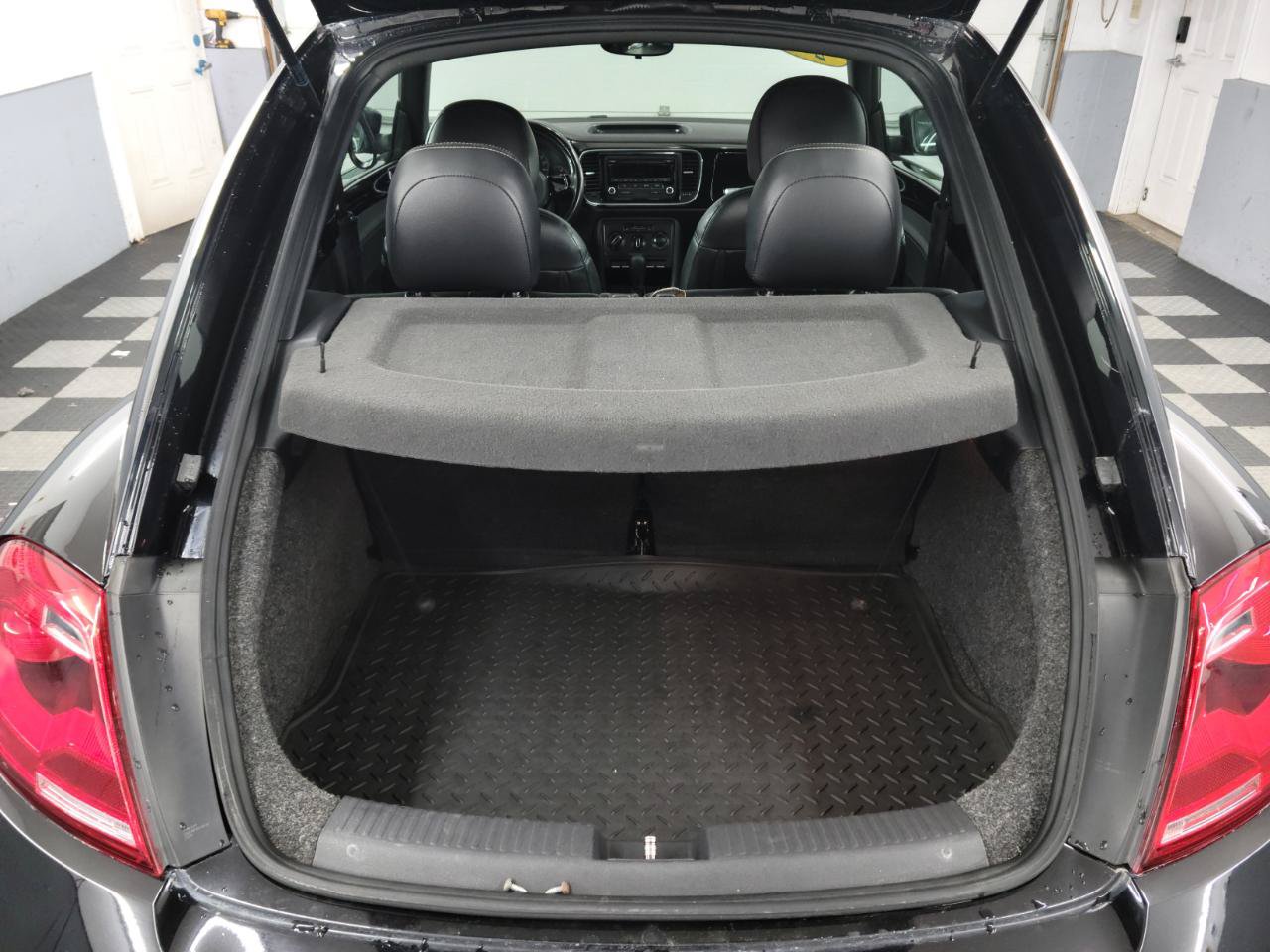 Used 2012 Volkswagen Beetle 2.0T FWD image 21