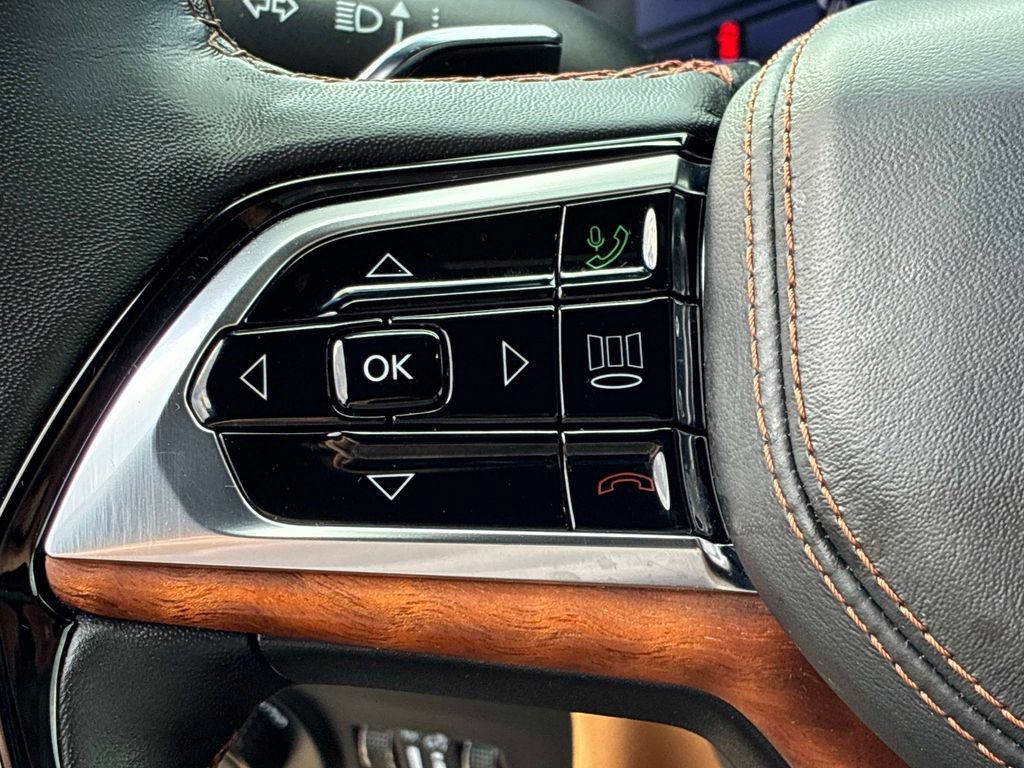 Used 2023 Jeep Grand Cherokee Summit AWD/4WD image 28