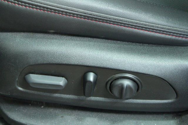 Used 2023 Chevrolet Traverse RS image 21